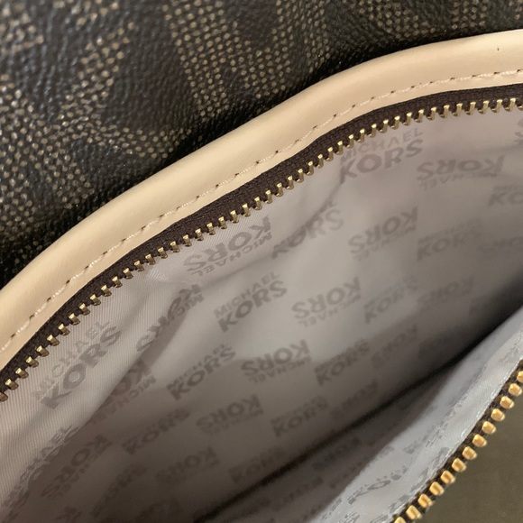 NWOT Brown Leather Michael Kors Signature Logo Crossbody Bag Messenger - Picture 6 of 10